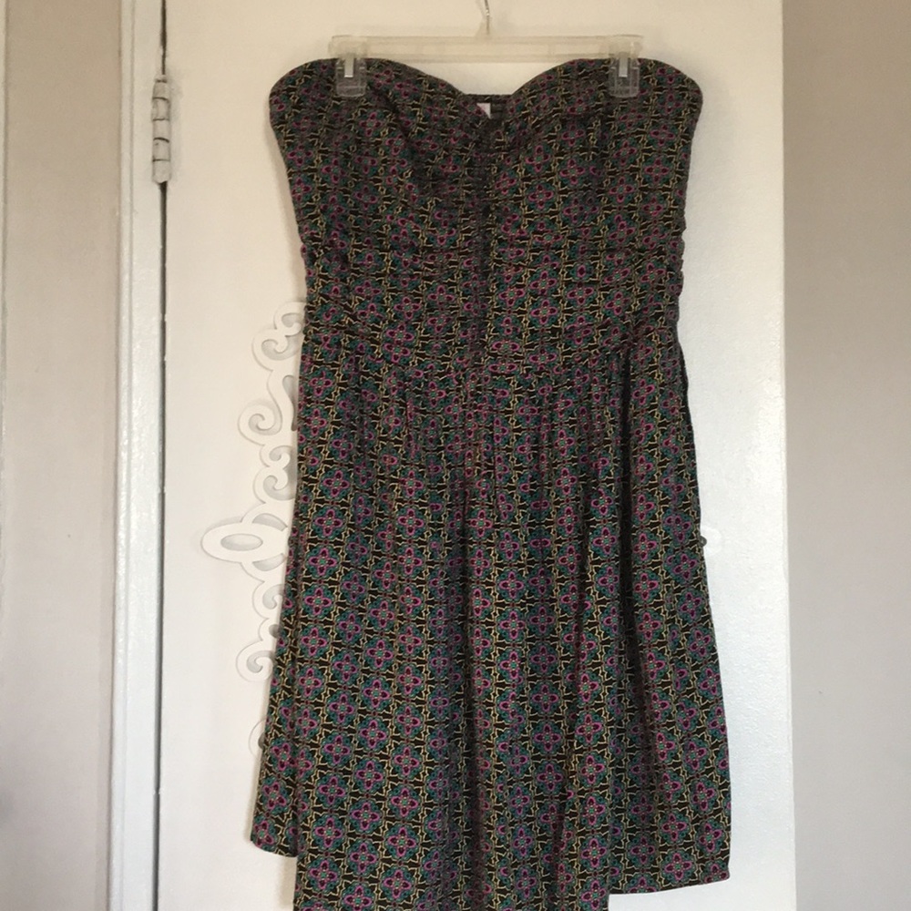 Cute patterned strapless dress